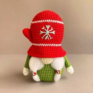 Mitten gnome